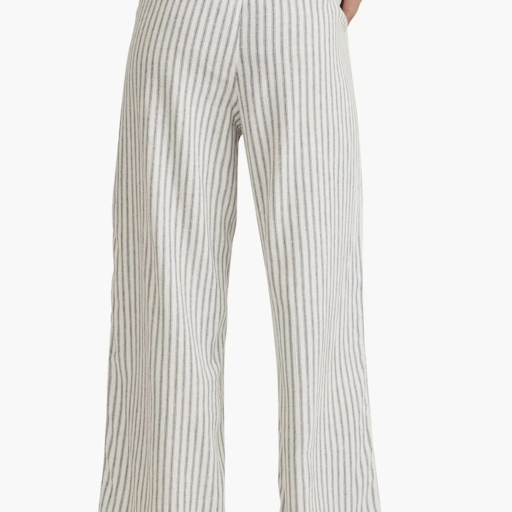 Marine Layer White and Navy Wide Leg Pants - Picture 7 of 9